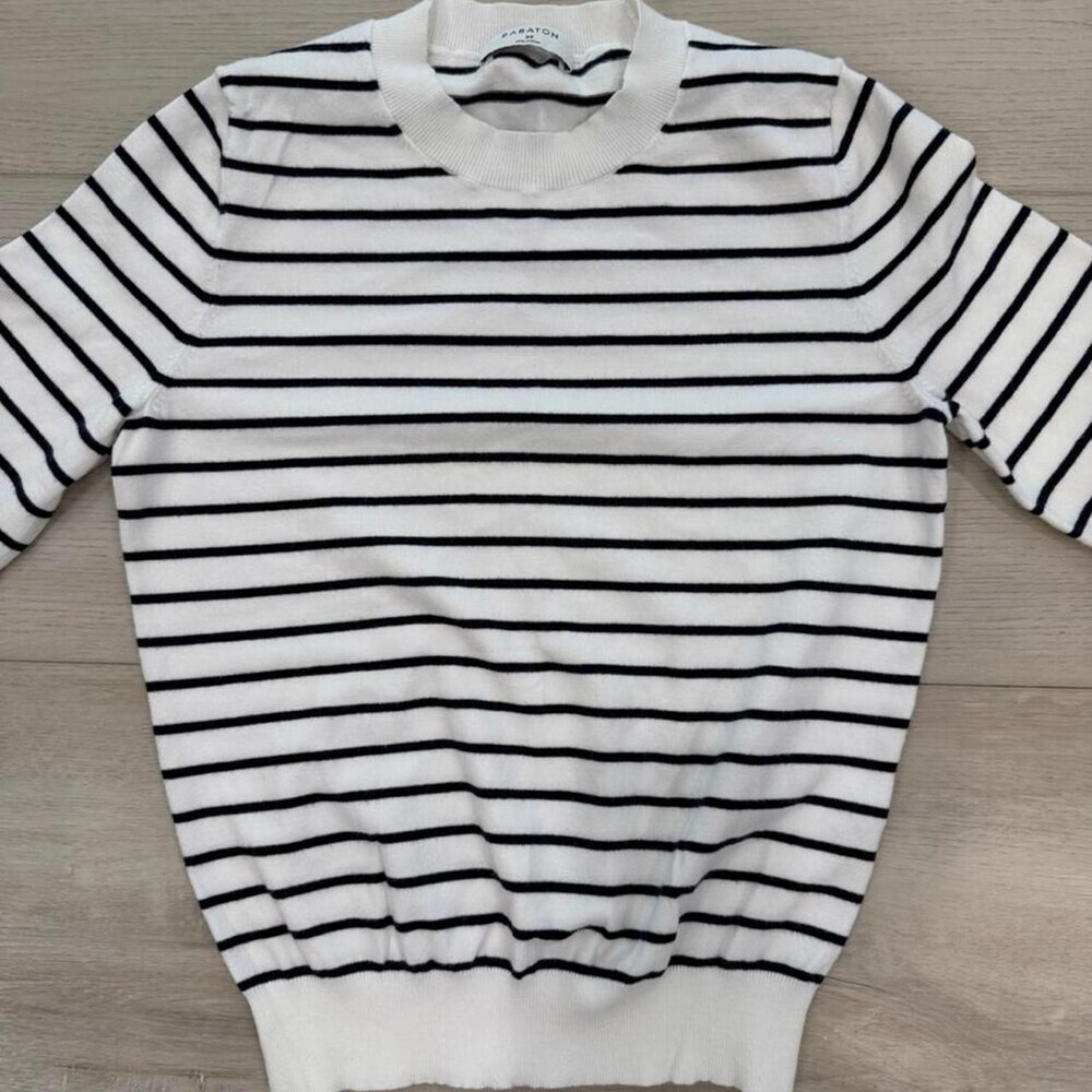 Aritzia Women's White and Navy Jumper